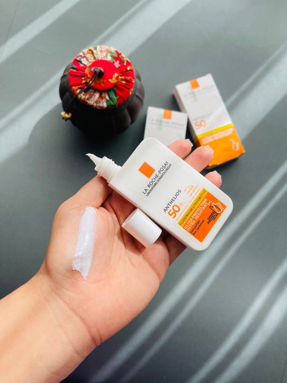 کرم ضد آفتاب لاروش پوزای مدل فلویید آنتلیوس ANTHELIOS FLUID