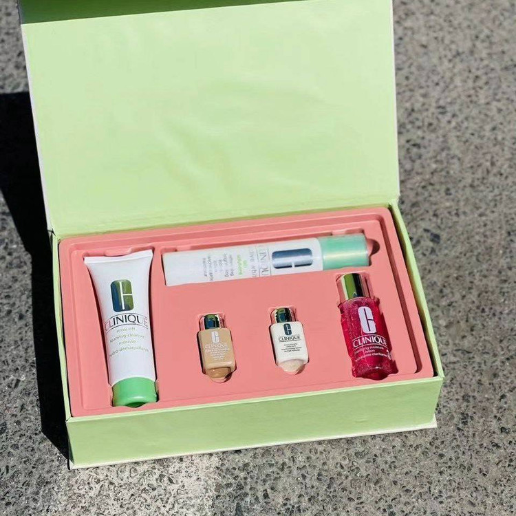 ست مراقبتی کلینیک clinique