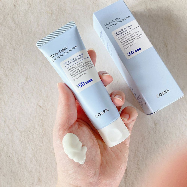 ضد آفتاب مرطوب کننده و فوق سبک اولترا لایت کوزارکس