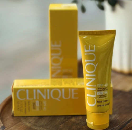 ضد آفتاب کلینیک بی رنگ SPF40